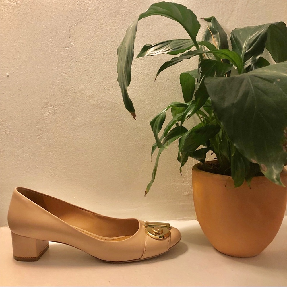 Classic Ferragamo Fiamma Pump in Beige